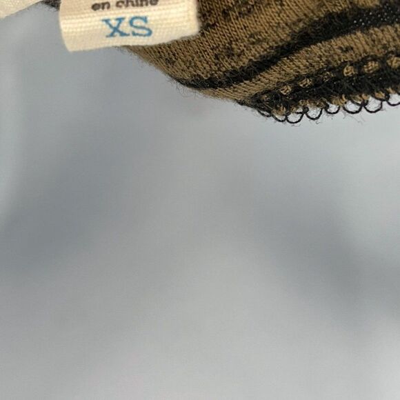 Silence + Noise Urban Outfitters Stripped Sleeveless Zipper V-Neck Tank Top - Picture 6 of 7